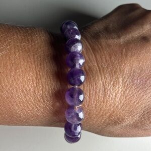 NWOT Elastic Shiny Amethyst Beaded Bracelet